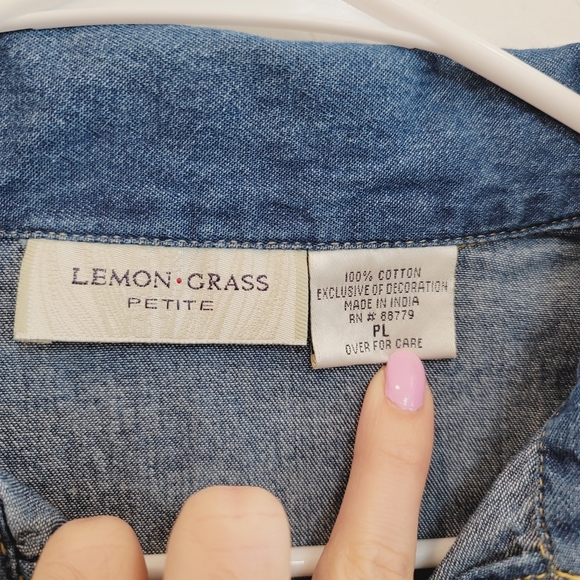 💕 Lemon Grass Short Sleeves Button Down Denim Top Women's Size Large Petite - Picture 9 of 10